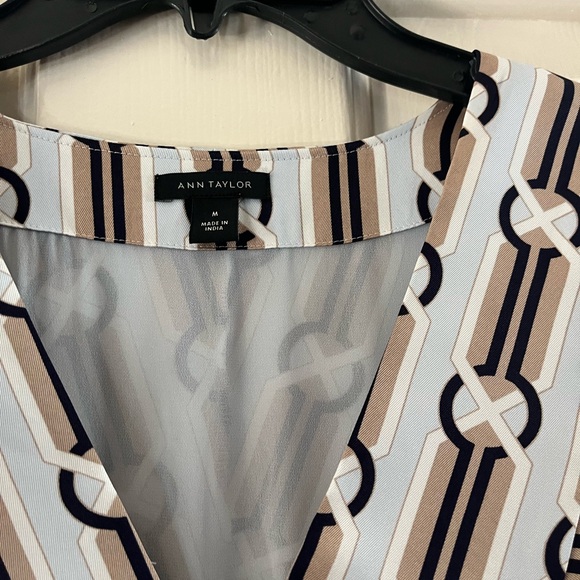 Ann Taylor lined dress.  Excellent condition. Semi-retro print.  Size medium. - Picture 3 of 6